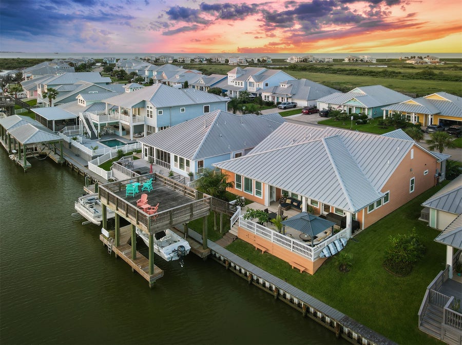 Property photo for 5310 Brigantine Cay Court, Texas City, TX