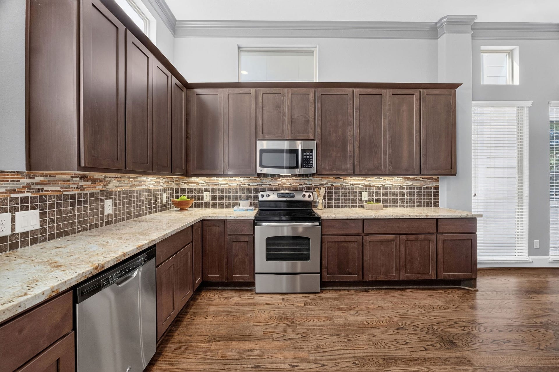 2307 Camden Drive, #C, Houston, TX 77021 Stainless range, mosaic tile backsplash, and ample counter space