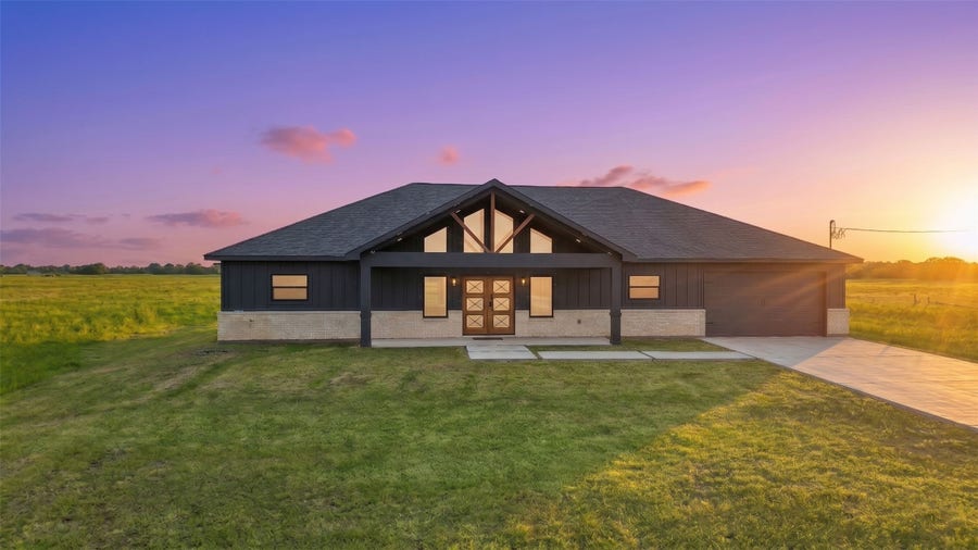 Property photo for 619 Chuckwagon Trail, Angleton, TX