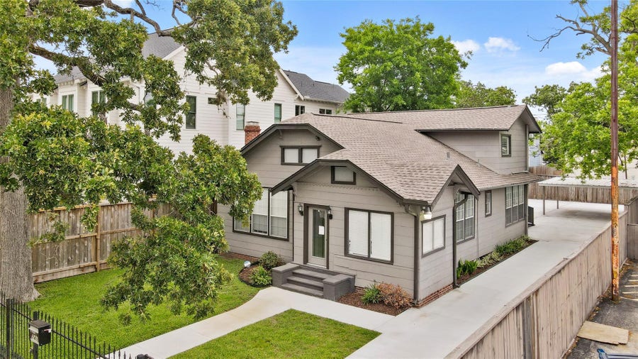 Property photo for 741 E 9th Street, Houston, TX
