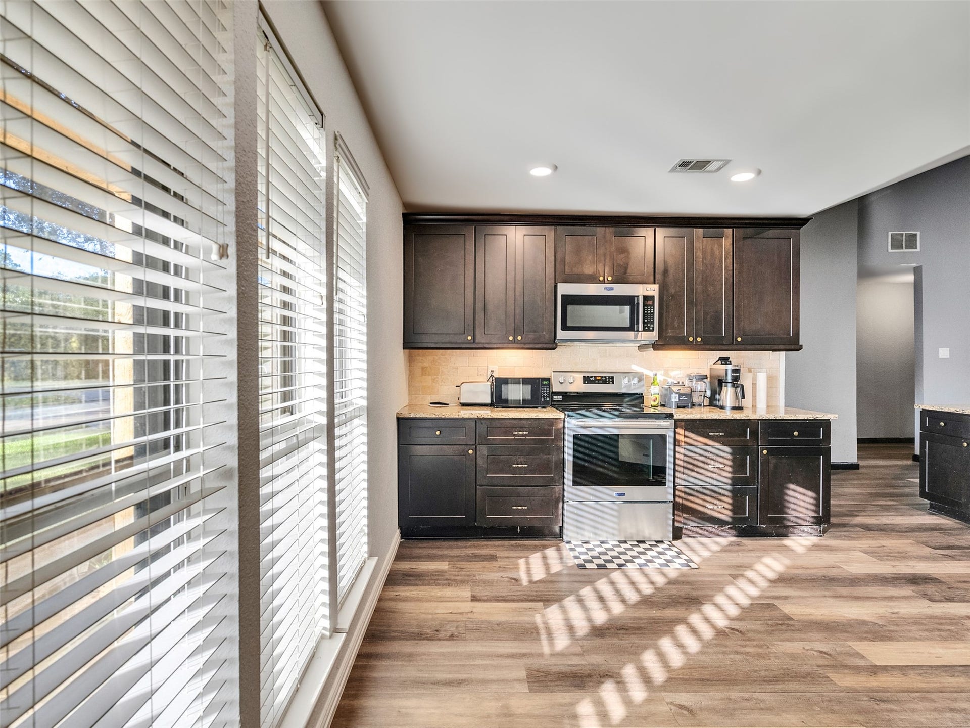 1208 Piney Woods Drive, Friendswood, TX 77546 1208 Piney Woods Drive, Friendswood, TX 77546