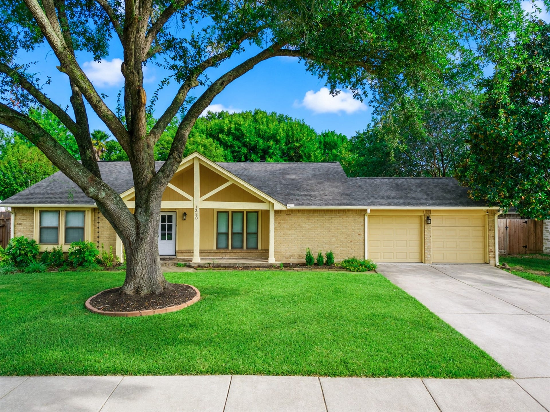 1208 Piney Woods Drive, Friendswood, TX 77546 1208 Piney Woods Drive, Friendswood, TX 77546