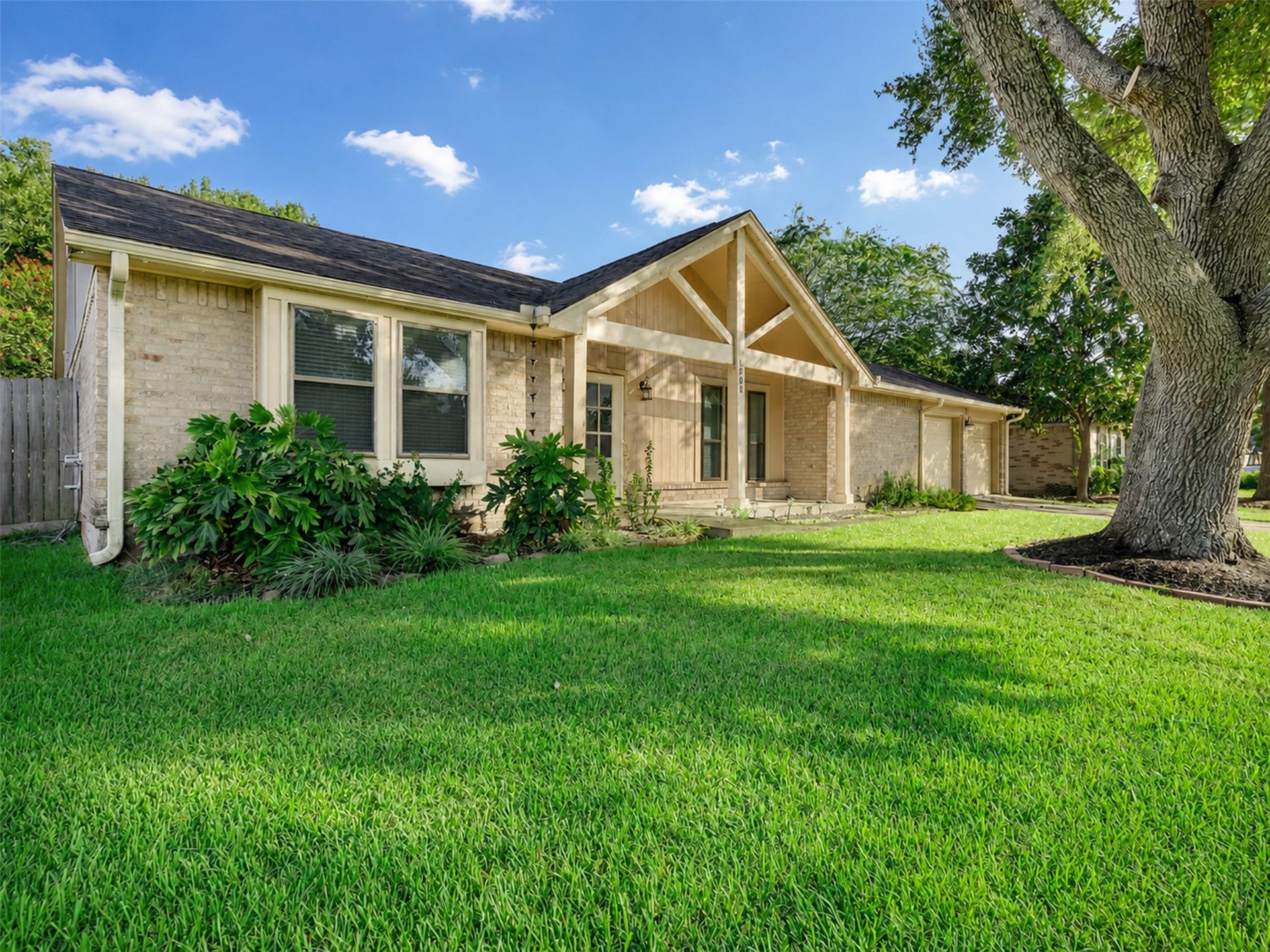 1208 Piney Woods Drive, Friendswood, TX 77546 1208 Piney Woods Drive, Friendswood, TX 77546