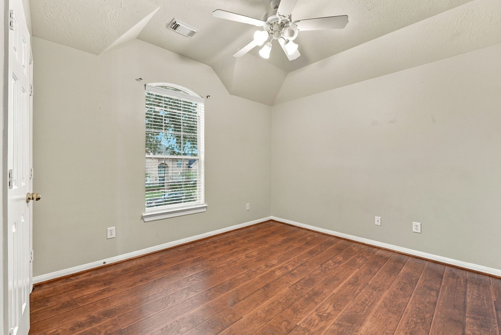 2122 Fortuna Bella Drive, Pearland, TX 77581 2122 Fortuna Bella Drive, Pearland, TX 77581
