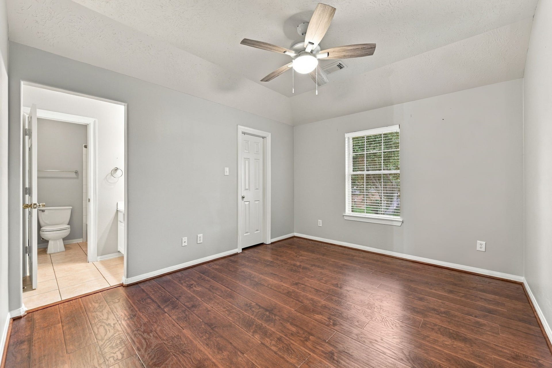 2122 Fortuna Bella Drive, Pearland, TX 77581 2122 Fortuna Bella Drive, Pearland, TX 77581