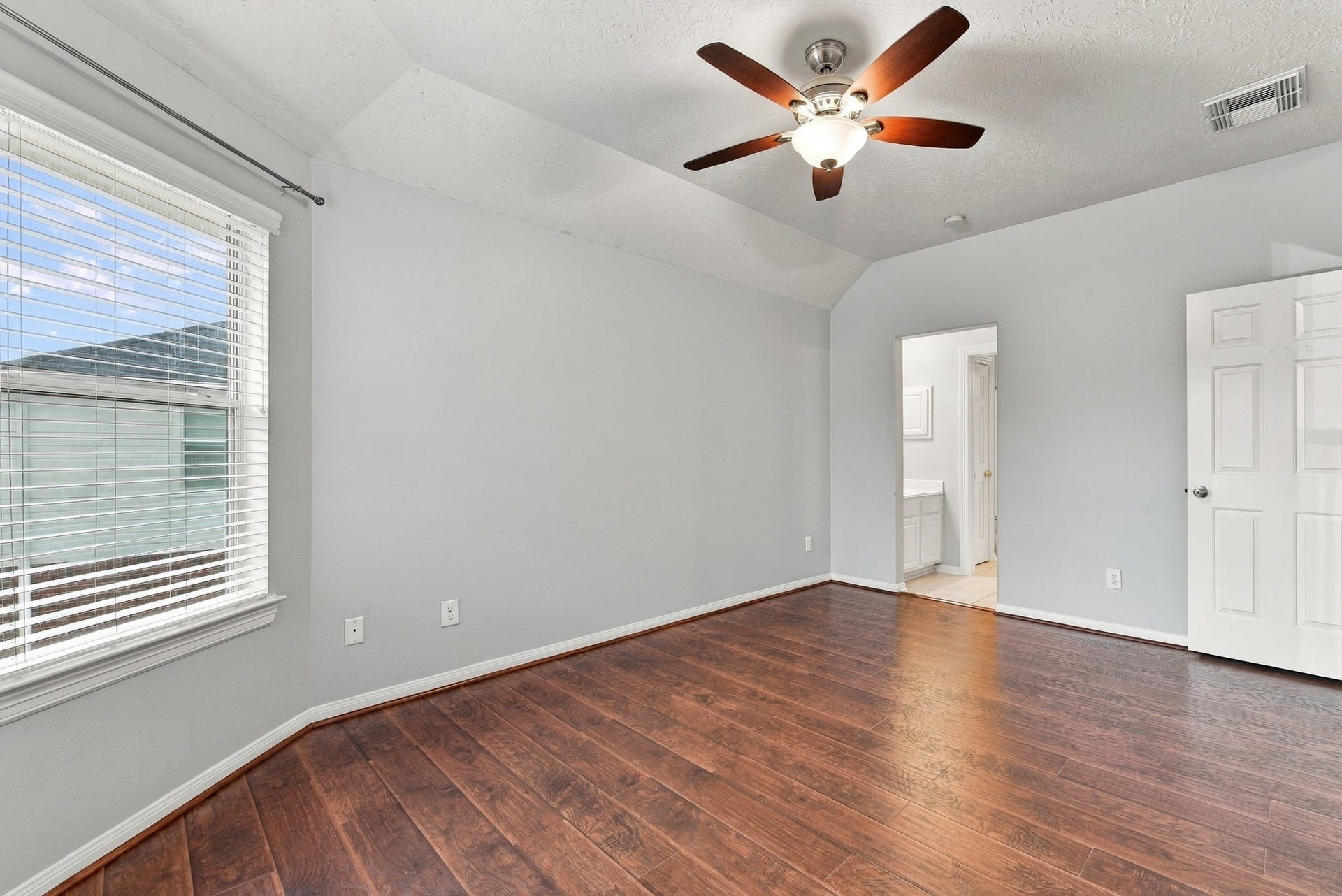 2122 Fortuna Bella Drive, Pearland, TX 77581 2122 Fortuna Bella Drive, Pearland, TX 77581