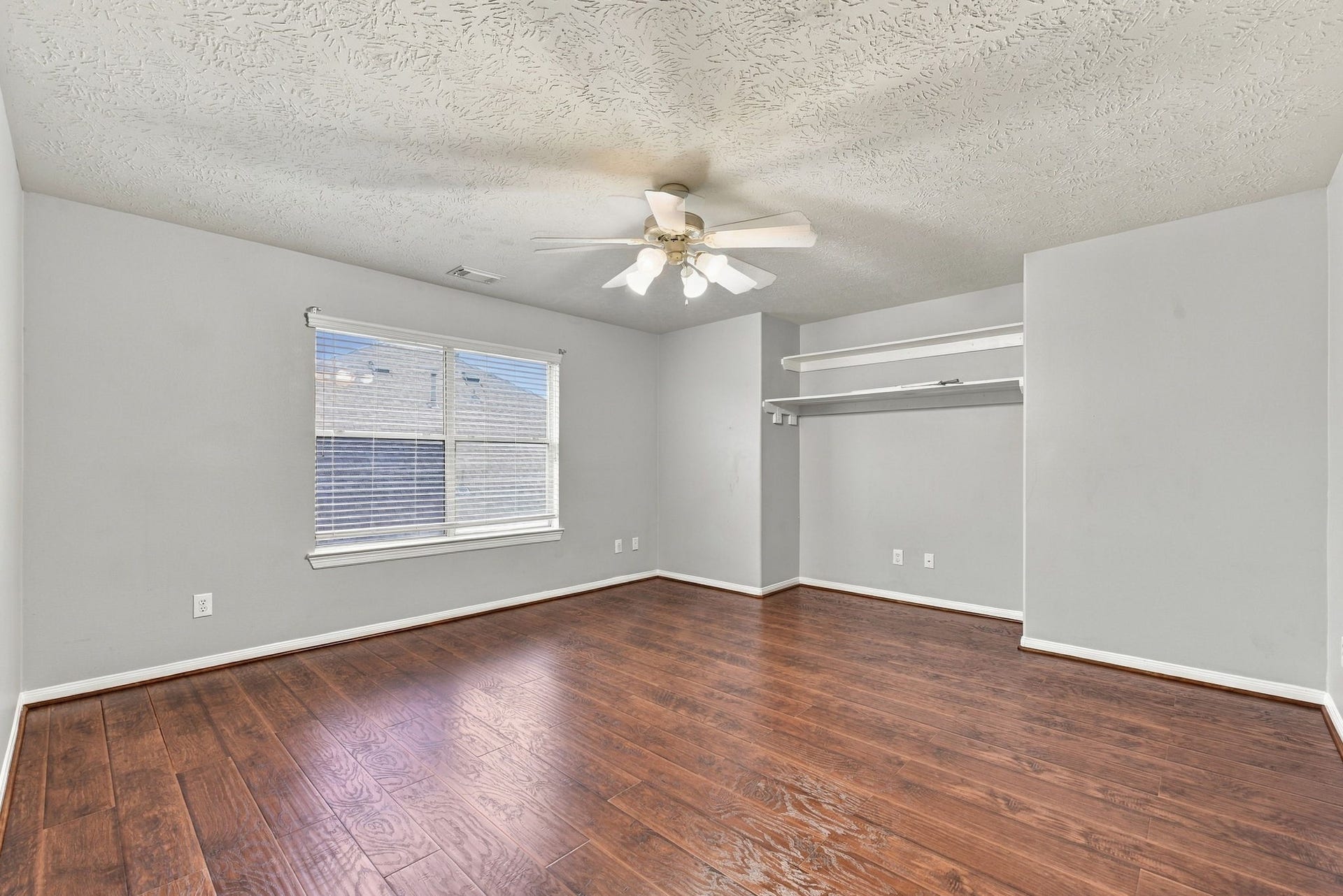 2122 Fortuna Bella Drive, Pearland, TX 77581 2122 Fortuna Bella Drive, Pearland, TX 77581