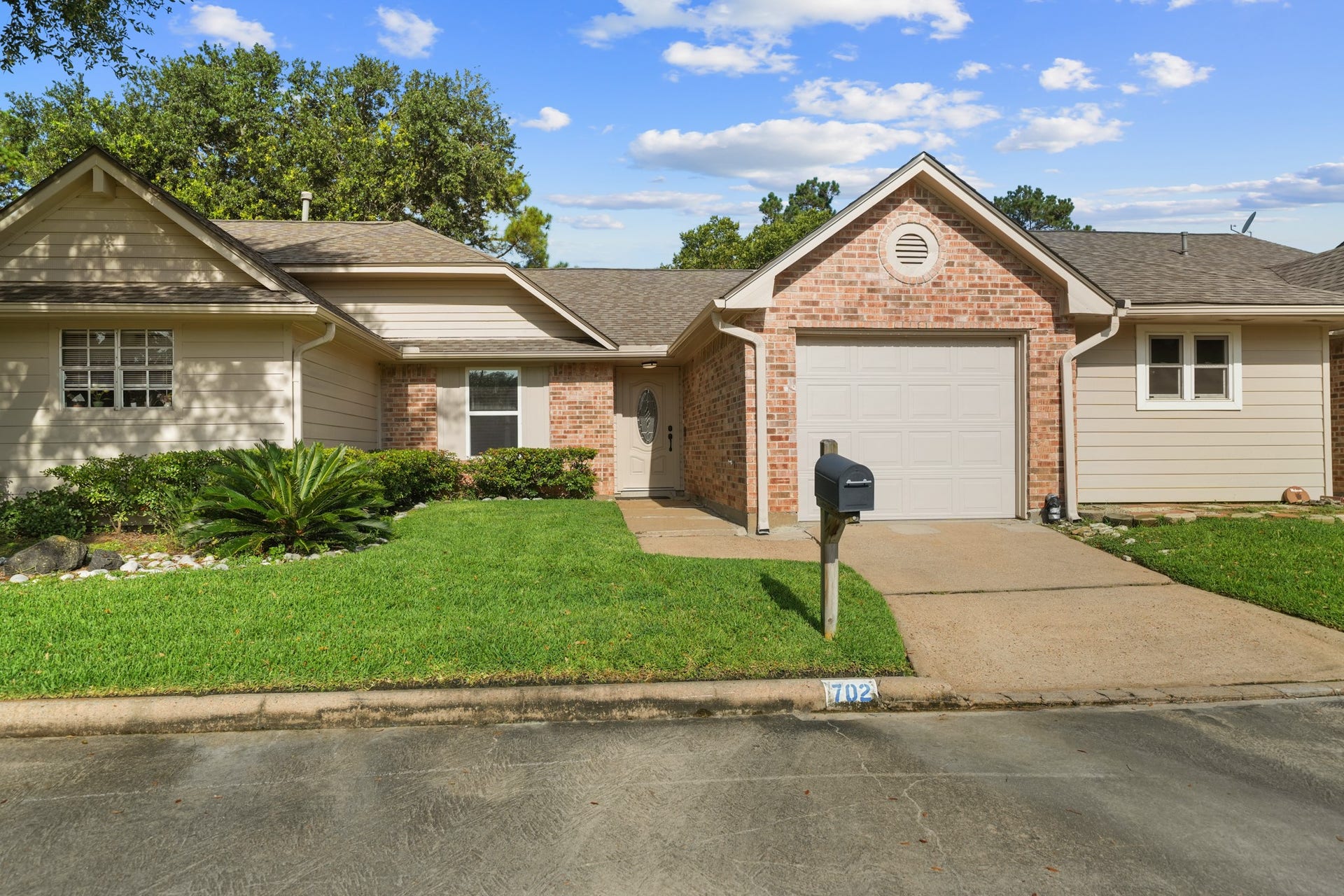 702 W Country Grove Circle, Pearland, TX 77584 702 W Country Grove Circle, Pearland, TX 77584
