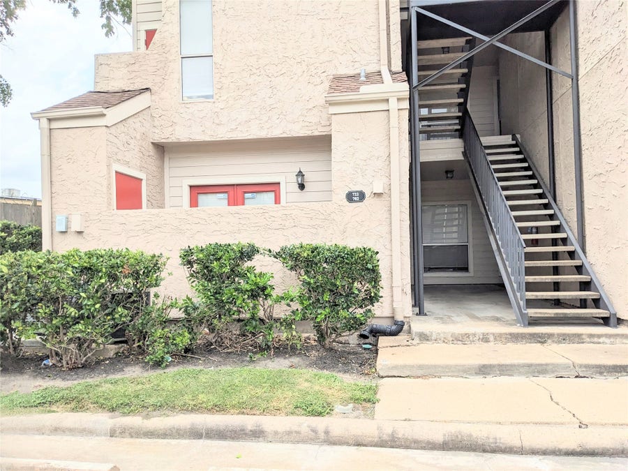Property photo for 10855 Meadowglen Lane, #702, Houston, TX