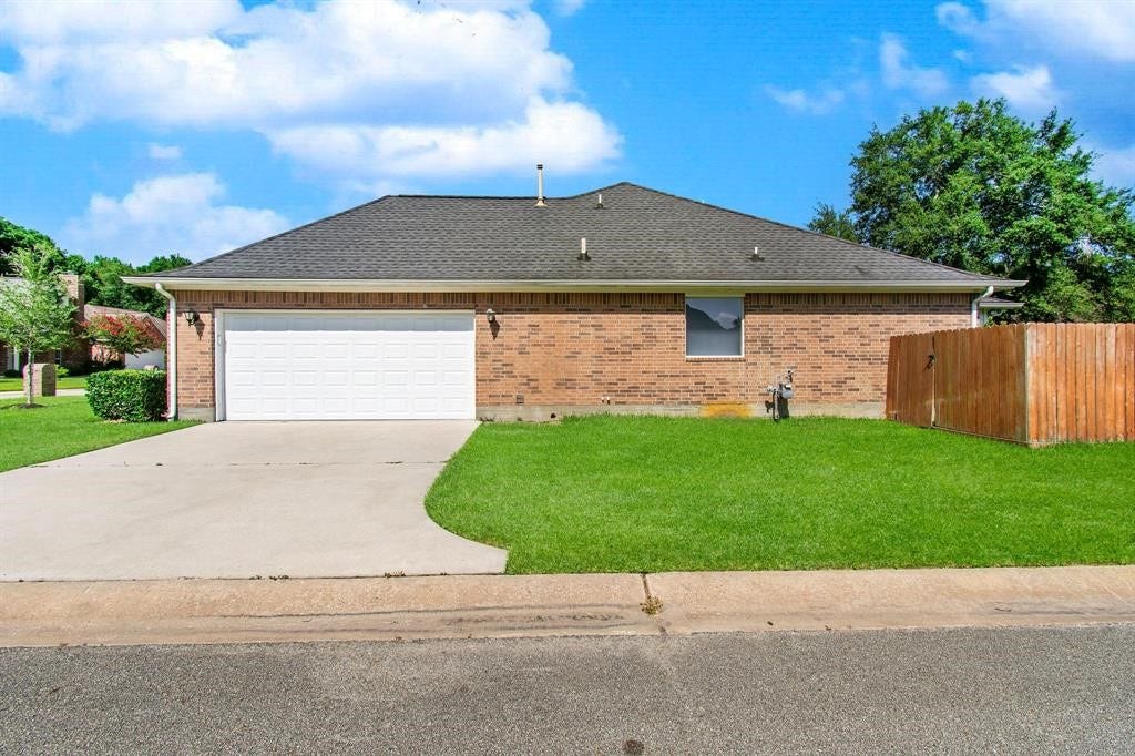 913 Christi Lynn Lane, Conroe, TX 77304