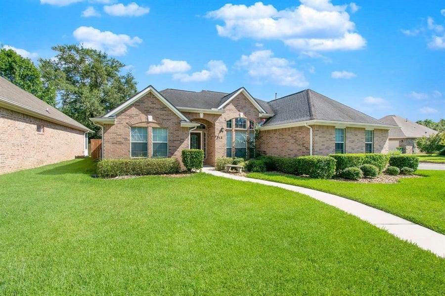 Property photo for 913 Christi Lynn Lane, Conroe, TX