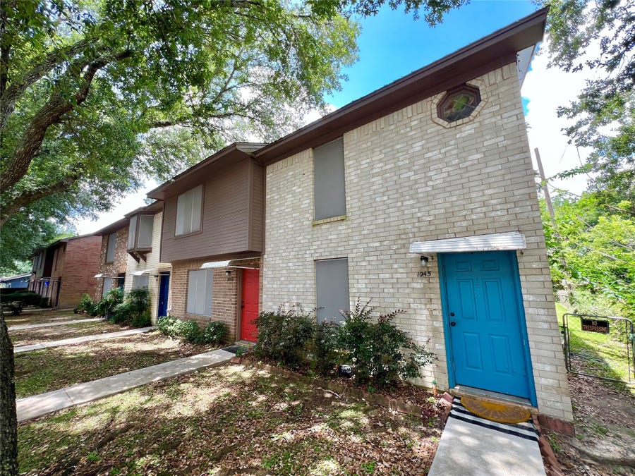 Property photo for 1039-1045 N Chenango Street, Angleton, TX
