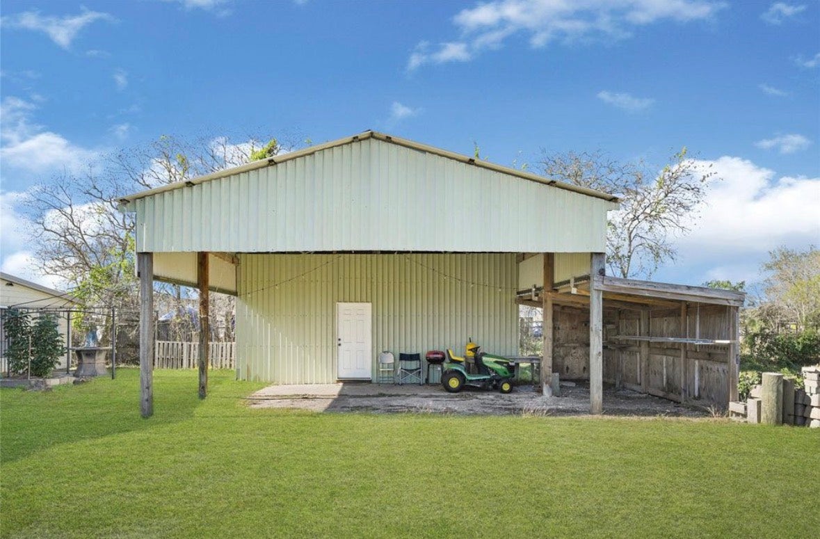610 12th Street, Dickinson, TX 77539 610 12th Street, Dickinson, TX 77539