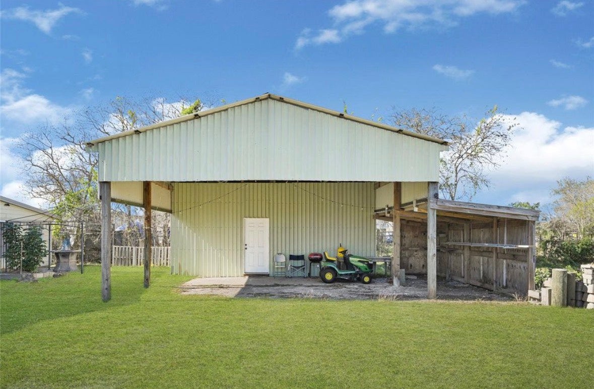 610 12th Street, Dickinson, TX 77539 610 12th Street, Dickinson, TX 77539