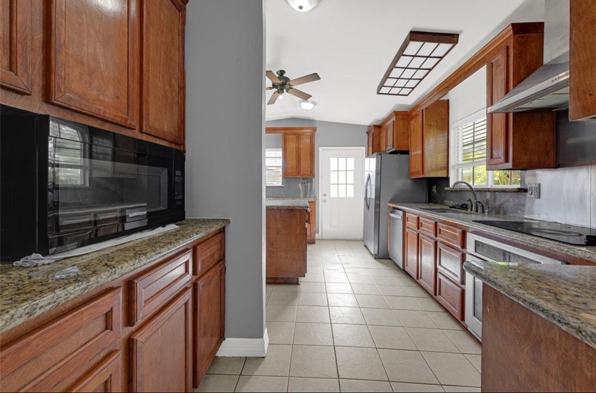 610 12th Street, Dickinson, TX 77539 610 12th Street, Dickinson, TX 77539