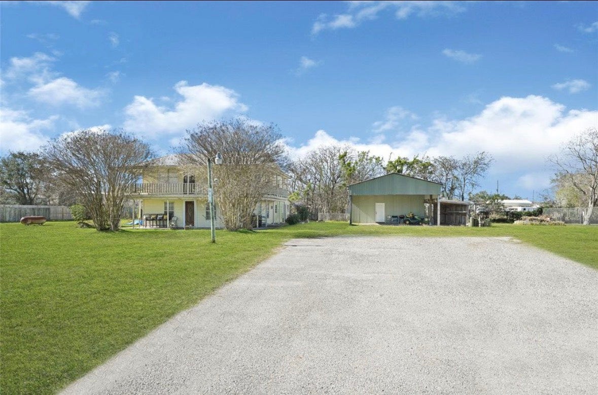 610 12th Street, Dickinson, TX 77539 610 12th Street, Dickinson, TX 77539