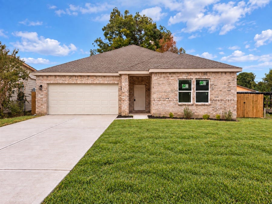 Property photo for 320 Briarwood Drive, Baytown, TX