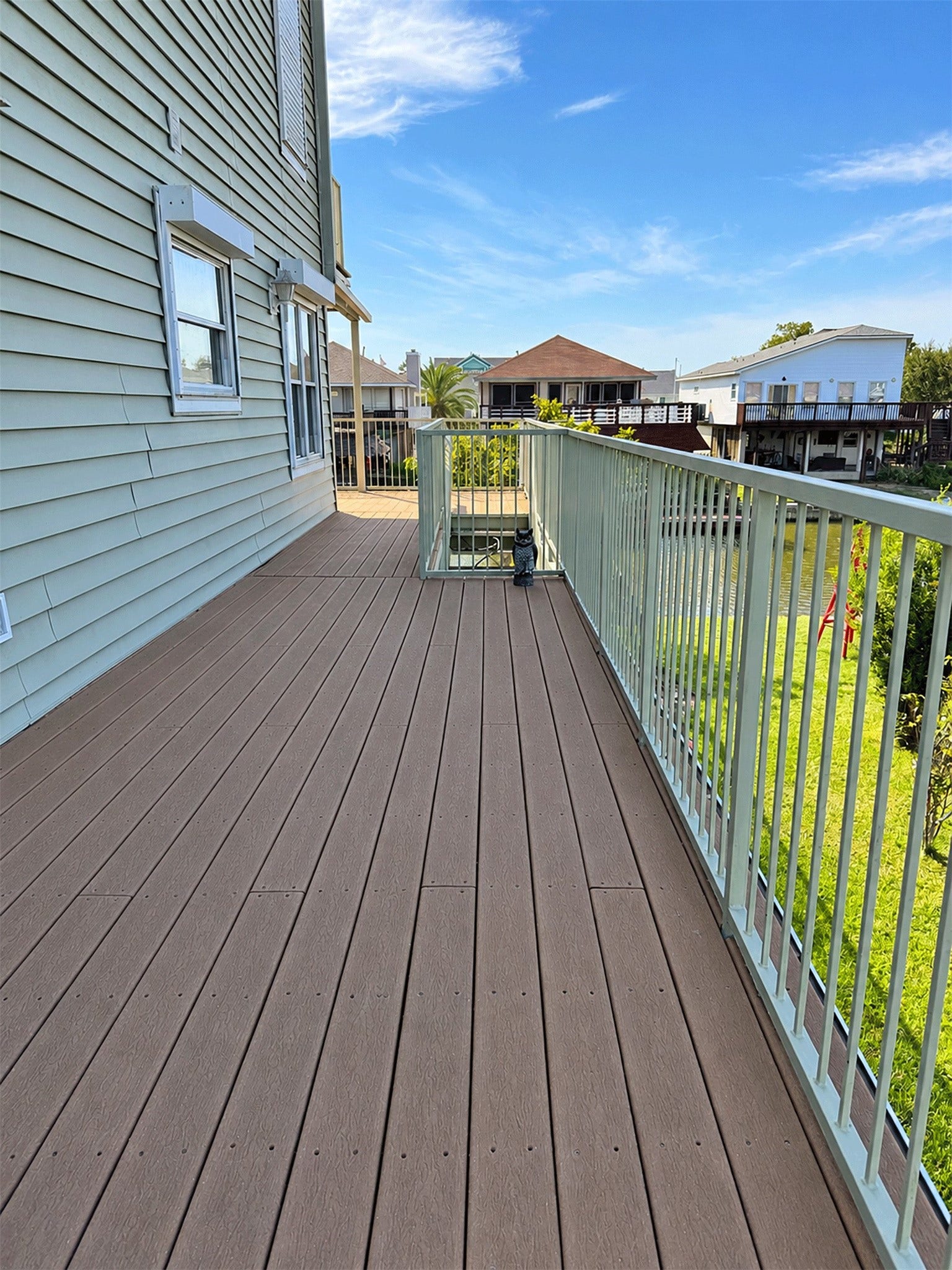 7 S Skimmer Street, La Marque, TX 77568 Deck walkway along the side of the home, towards the kitchen entrance.