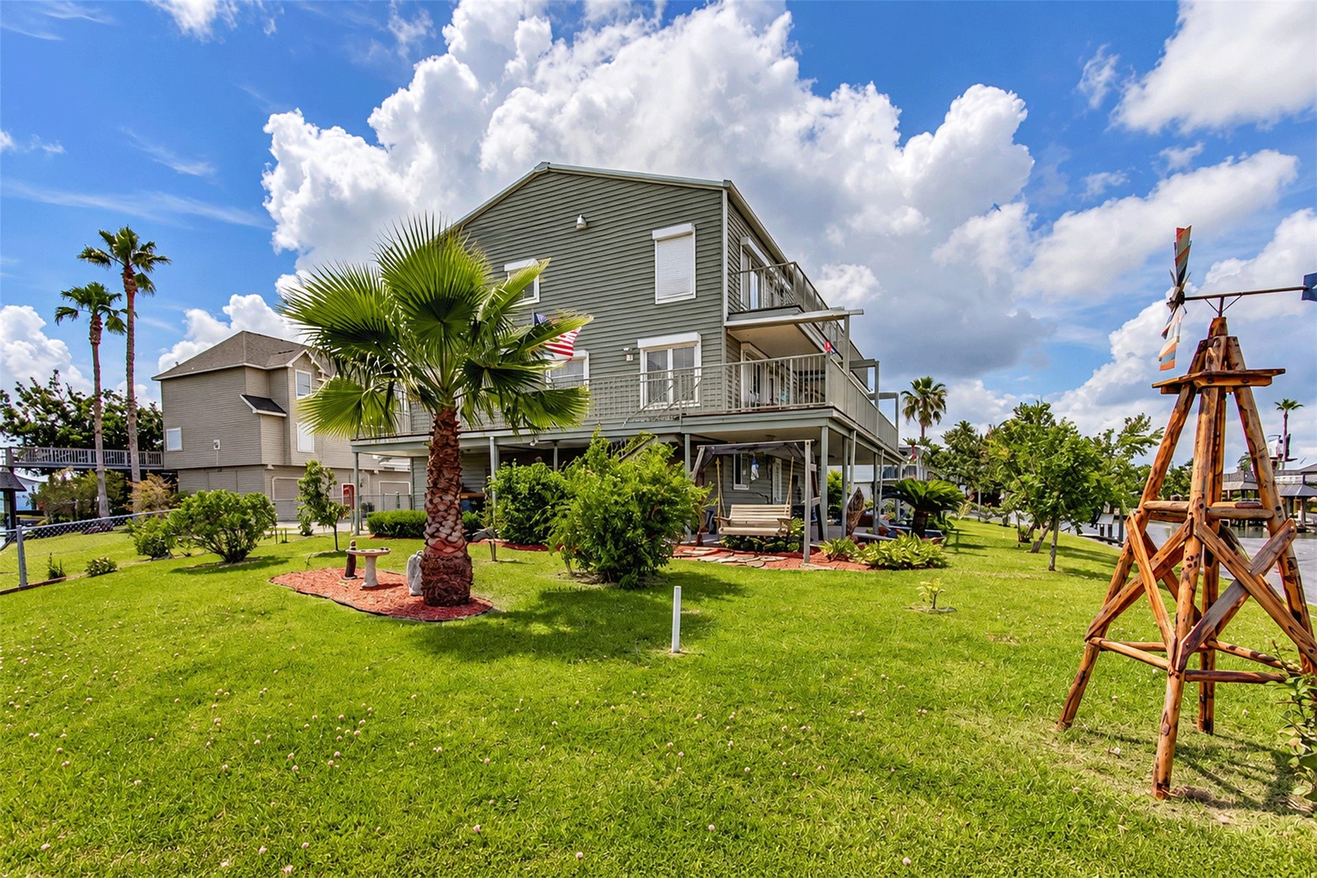7 S Skimmer Street, La Marque, TX 77568 An open yard that creates a relaxed coastal setting.