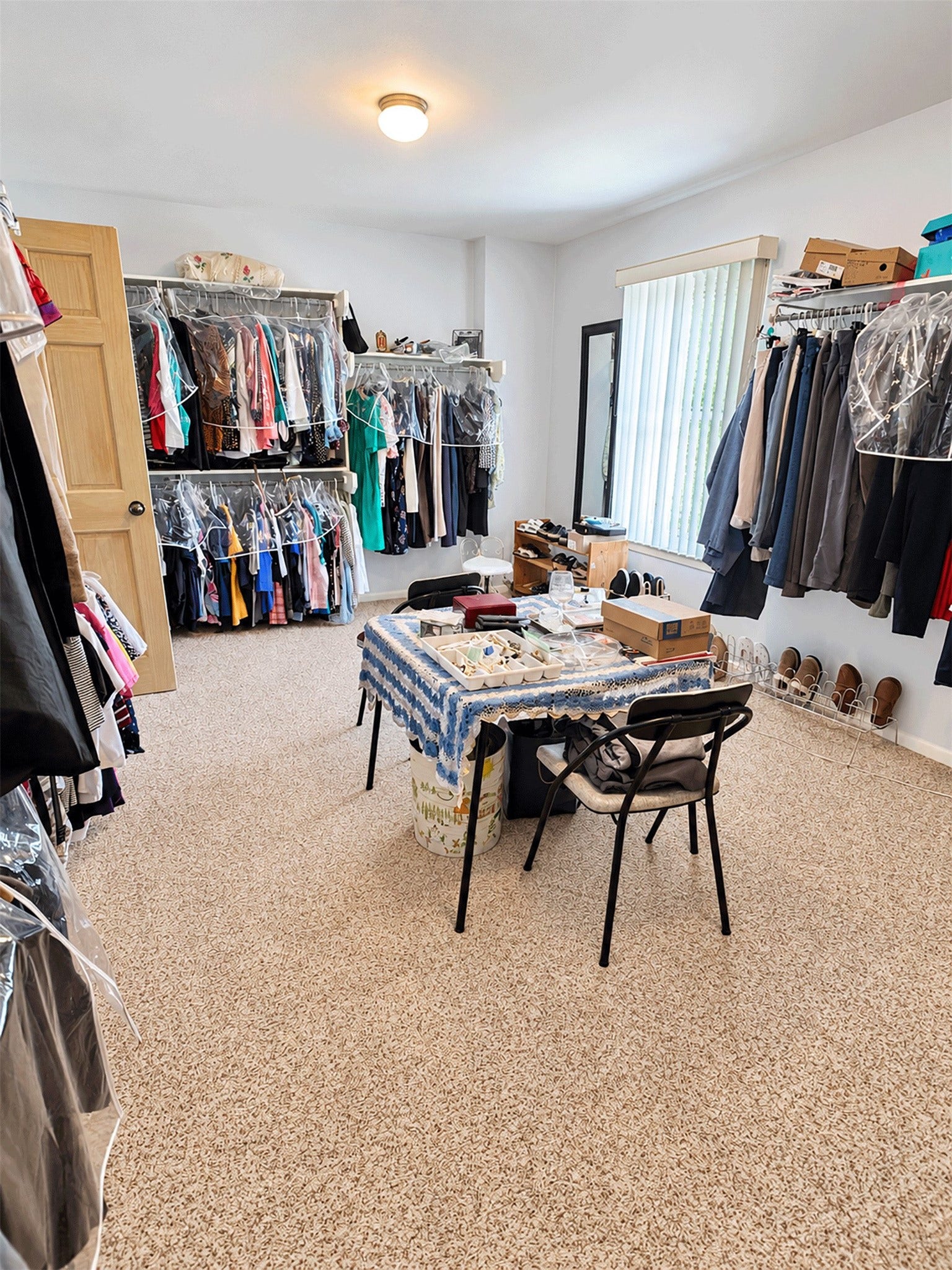 7 S Skimmer Street, La Marque, TX 77568 Bonus room off the primary bath, currently used as a large walk-in closet. It could easily become a media room, office, or the 5th bedroom.