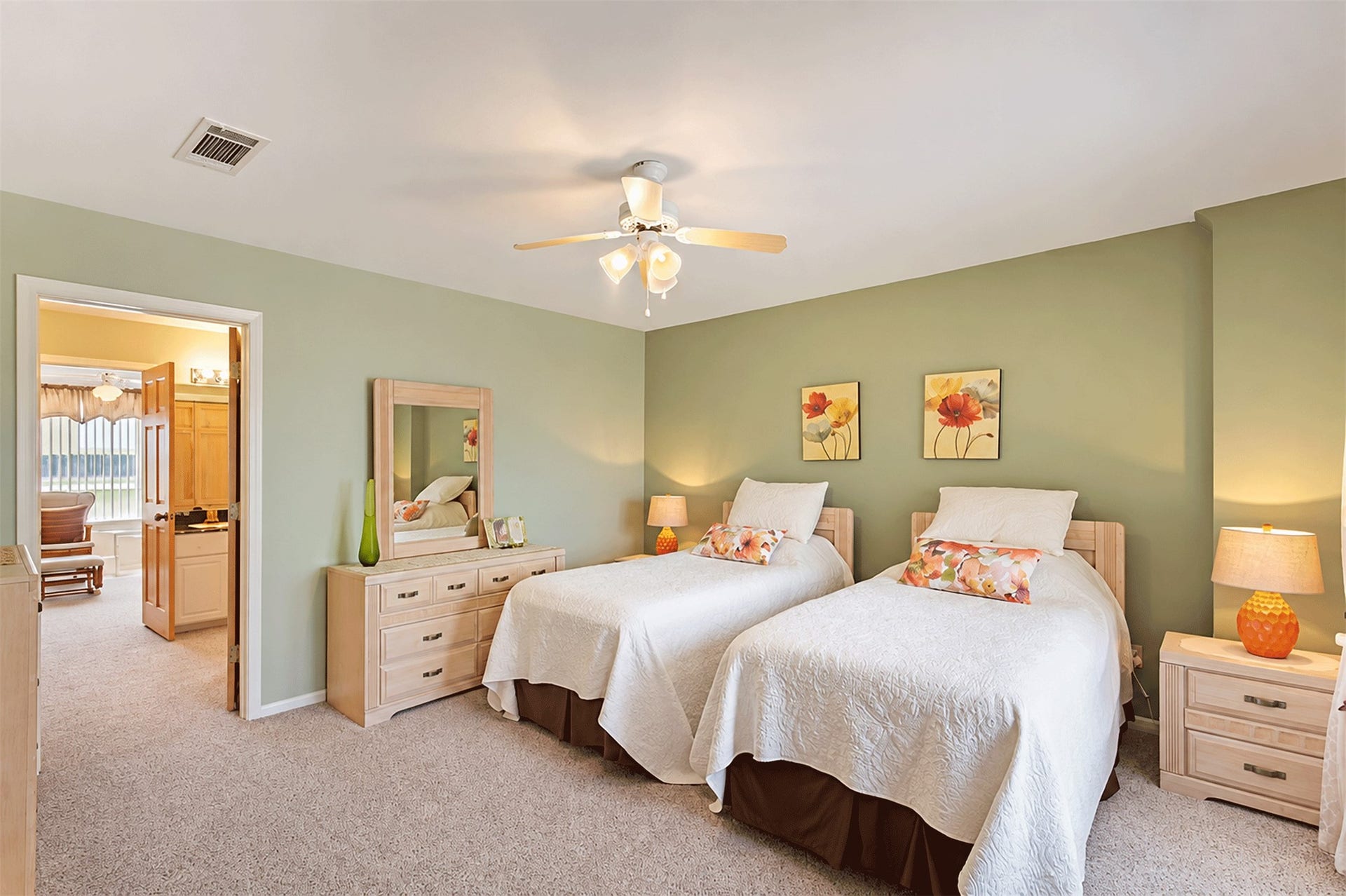 7 S Skimmer Street, La Marque, TX 77568 Roomy upstairs bedroom that connects through a Jack and Jill bath to a second large bedroom.