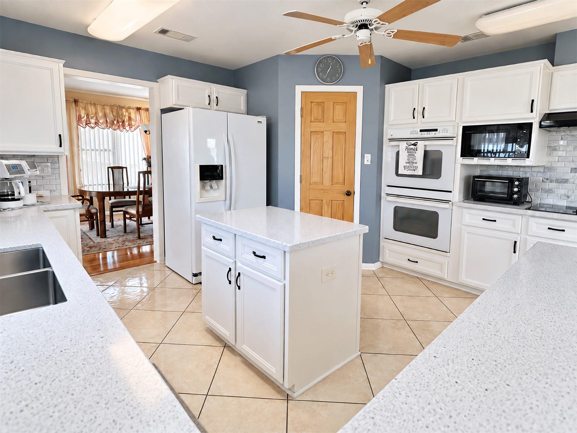 7 S Skimmer Street, La Marque, TX 77568 Kitchen features built-in double ovens, a refrigerator nook, and an open flow to the dining room.