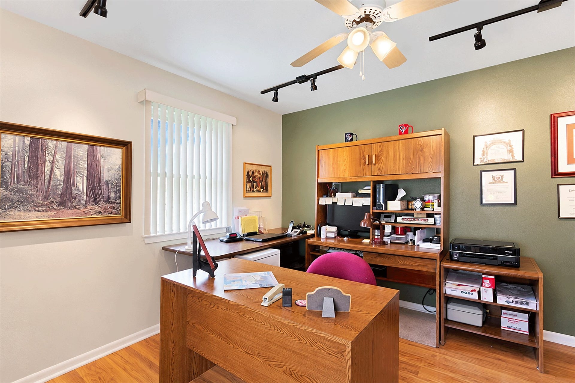 7 S Skimmer Street, La Marque, TX 77568 Bedroom on the main floor, currently set up as a home office.