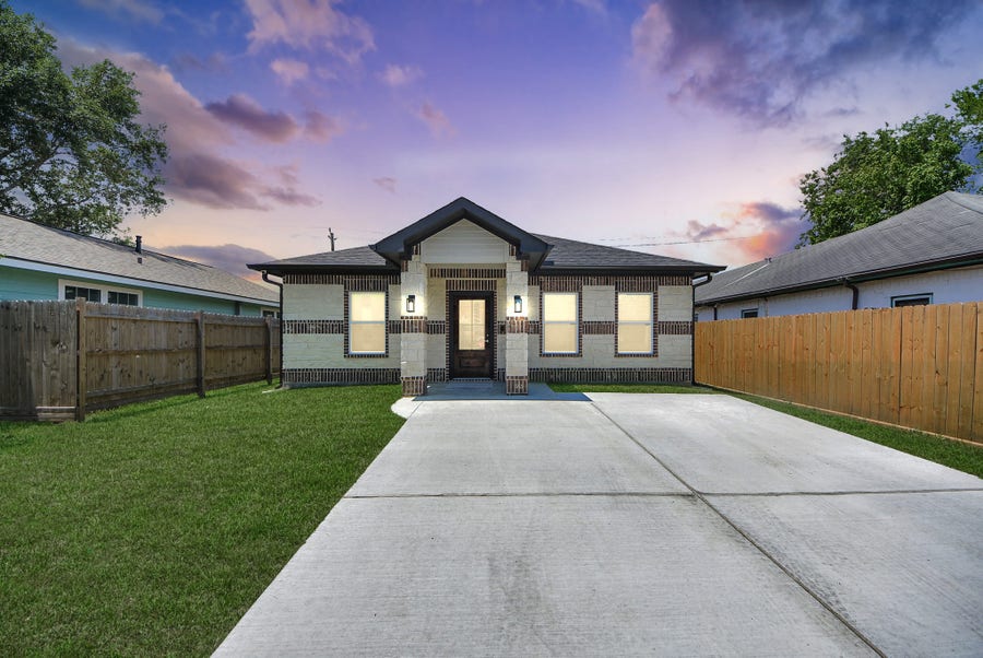 Property photo for 516 Bolster Street, Baytown, TX