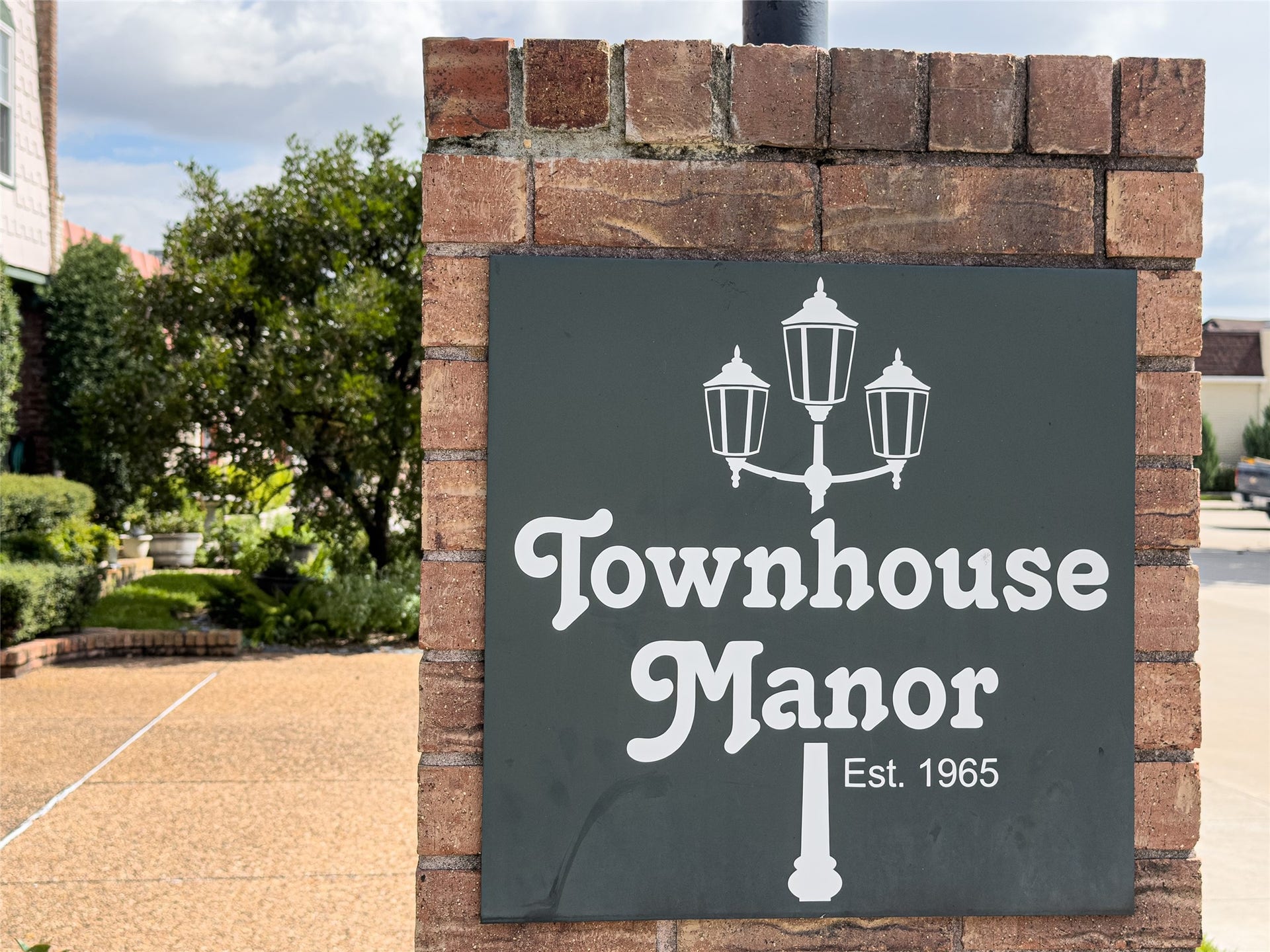 neighborhood entrance sign