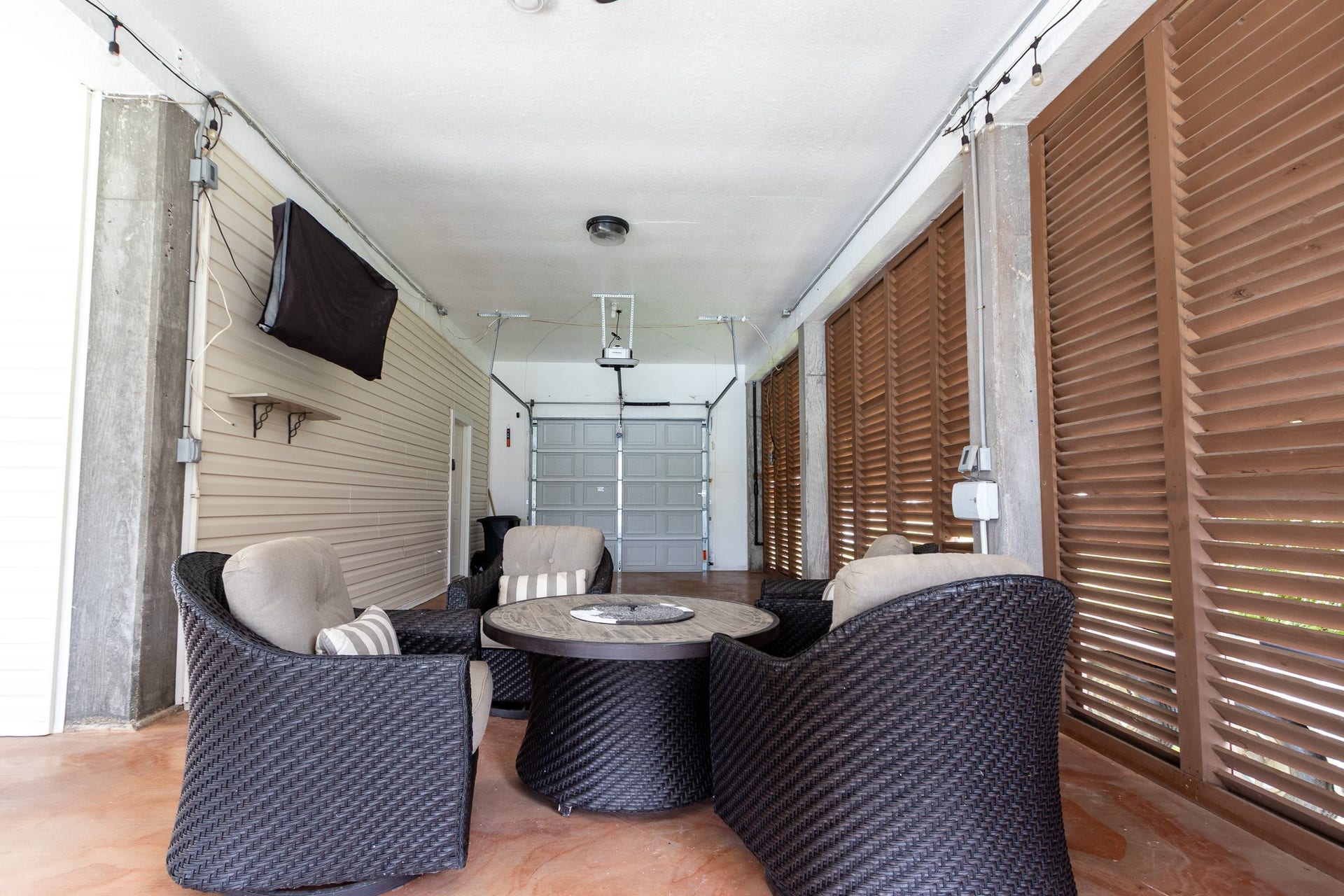 915 Tiki Drive, Tiki Island, TX 77554