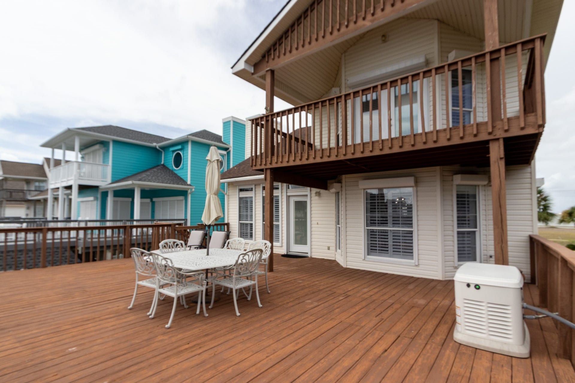 915 Tiki Drive, Tiki Island, TX 77554