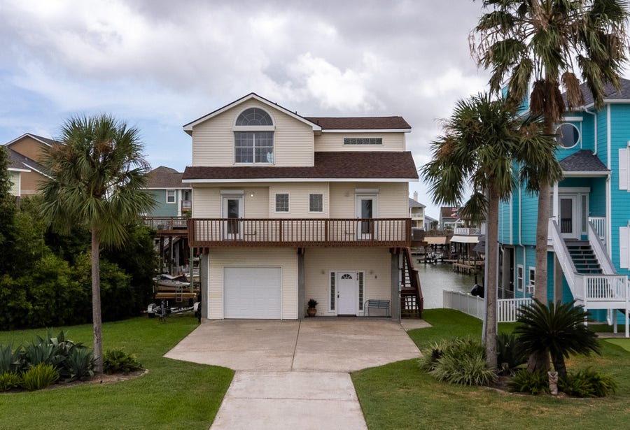 Property photo for 915 Tiki Drive, Tiki Island, TX