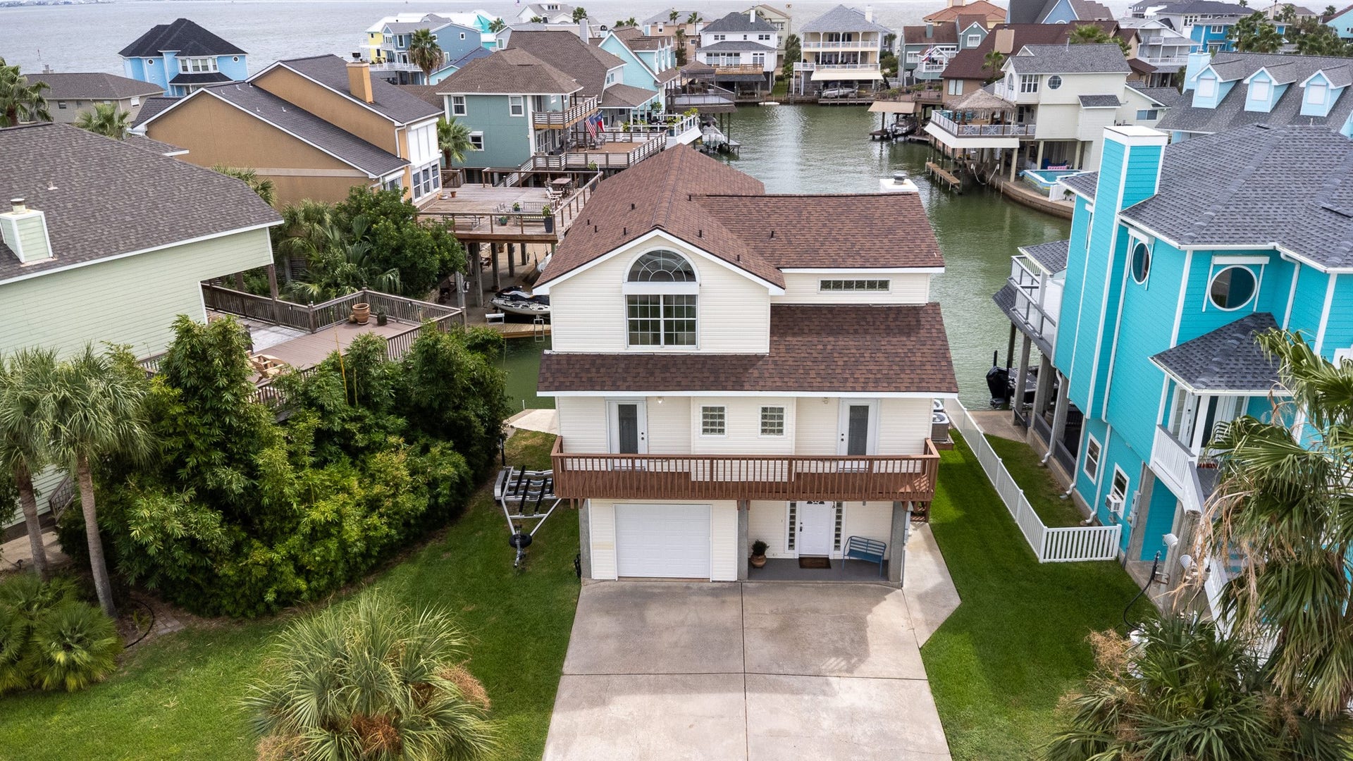 Birds eye view of 915 Tiki Dr.