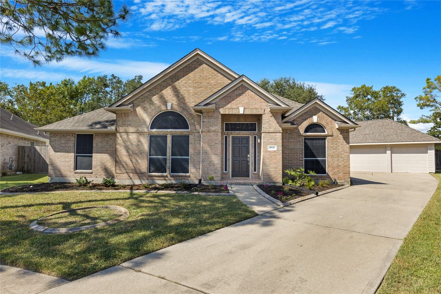 Property photo for 4531 Williamhurst Lane, League City, TX