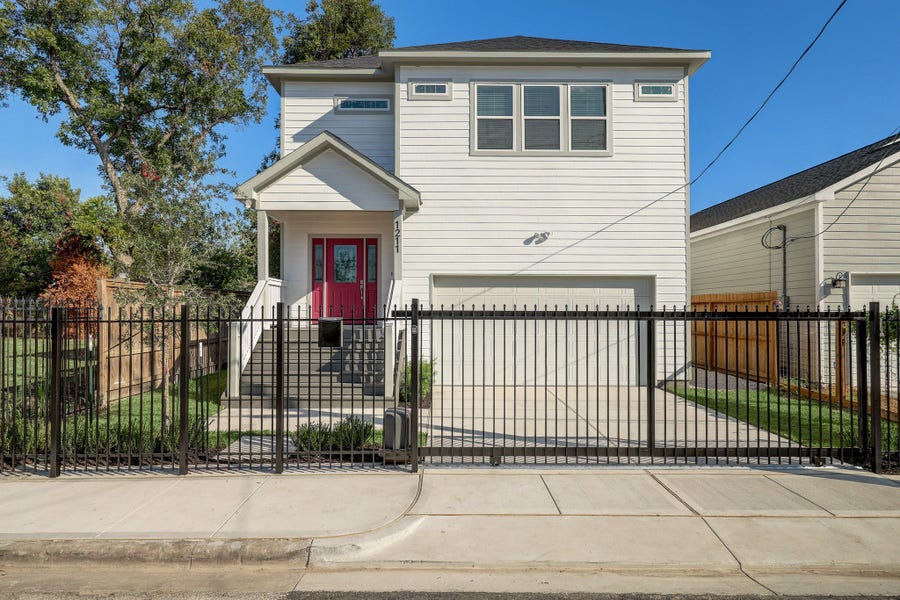 Property photo for 1211 E 32nd Street, Houston, TX