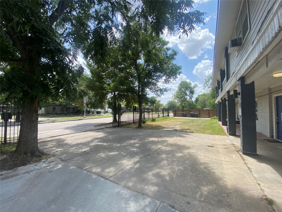 Property photo for 5301 Collingsworth Street, #9, Houston, TX