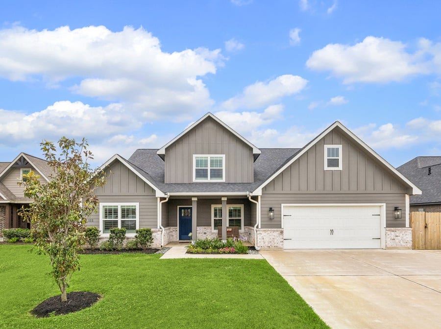 Property photo for 111 Creekside Lane, Lake Jackson, TX