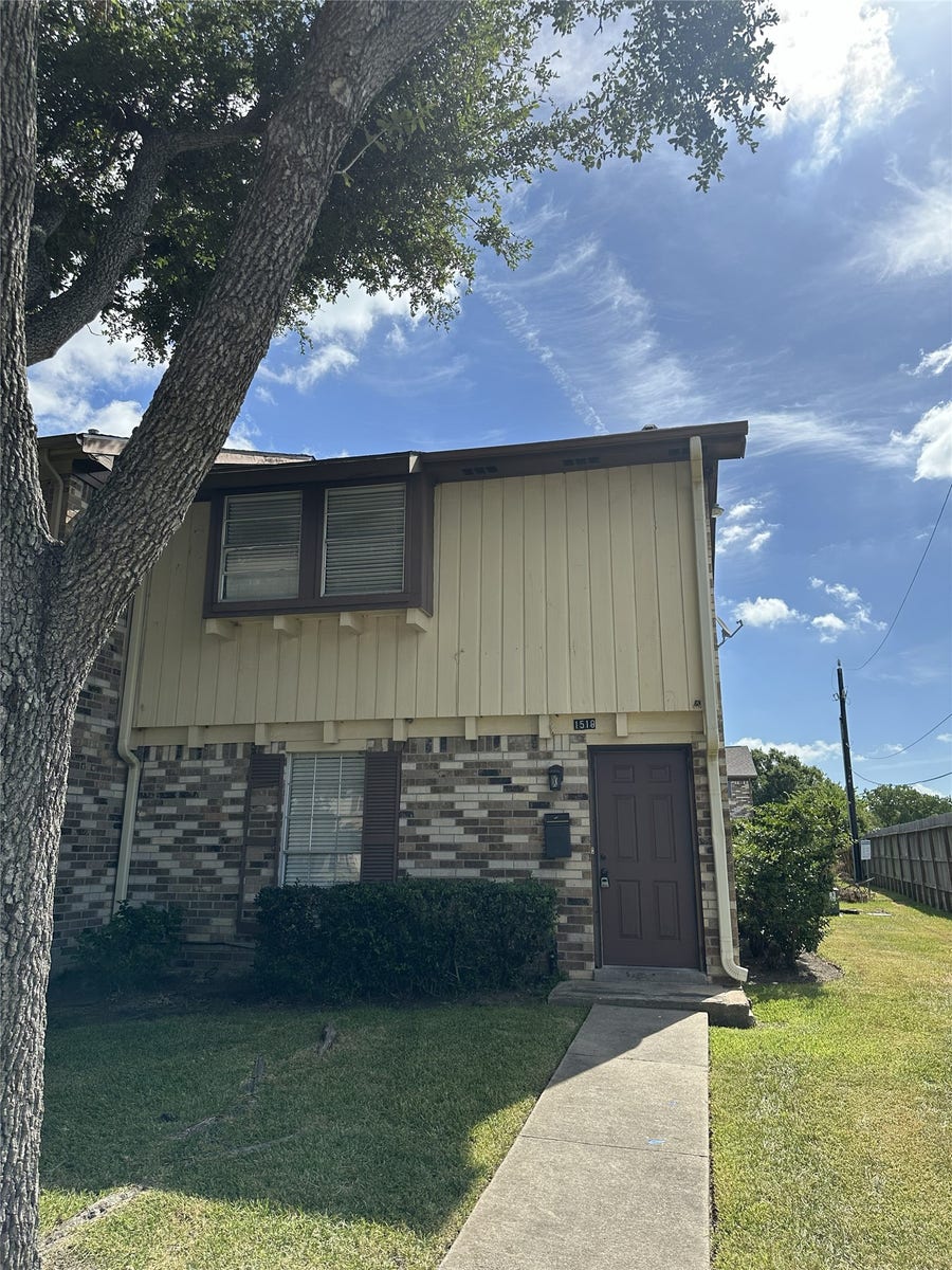 Property photo for 1519 S 8th Street, La Porte, TX