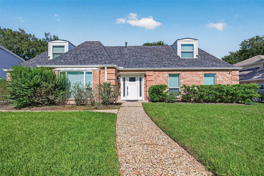 Property photo for 919 Longview Drive, Sugar Land, TX