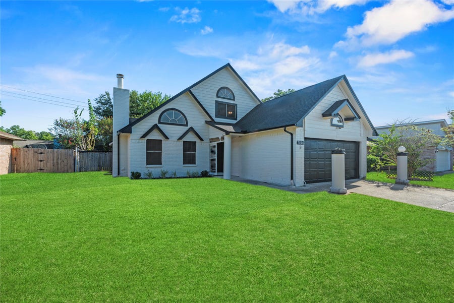 Property photo for 7526 Gulfbriar Place, Houston, TX