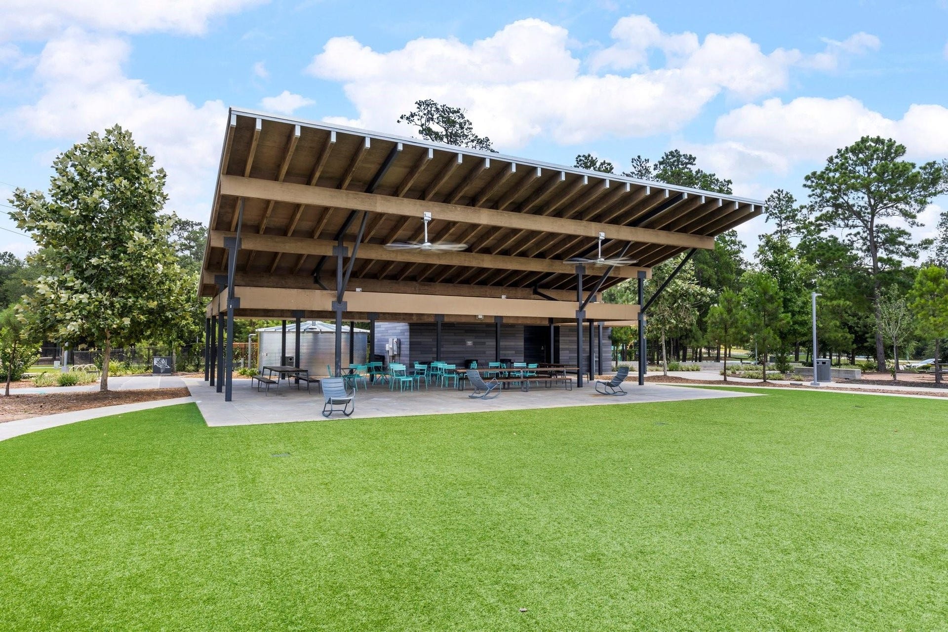 6914 Sandwedge Point Court, Spring, TX 77389 Picnic Outdoor dinning area