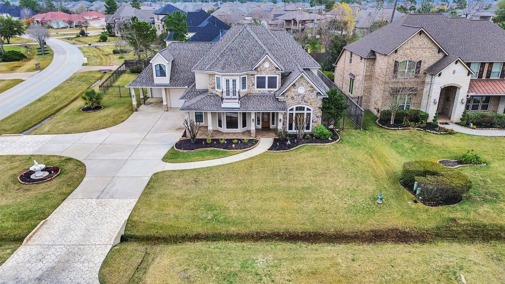 6914 Sandwedge Point Court, Spring, TX 77389 This is a spacious two-story home with a charming brick exterior and a large, well-maintained front yard. It features a multi-car driveway, a covered front porch, and elegant landscaping, set in a quiet, suburban neighborhood.