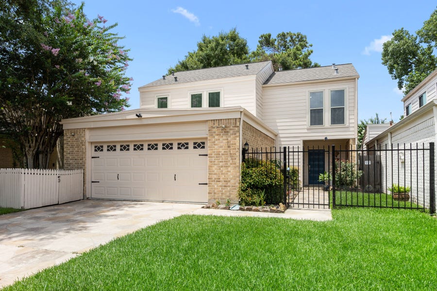 Property photo for 1375 Bullock Lane, Houston, TX
