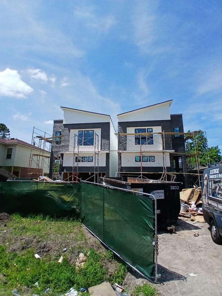 5225 Rue Street, Houston, TX 77033 5225 Rue Street, Houston, TX 77033