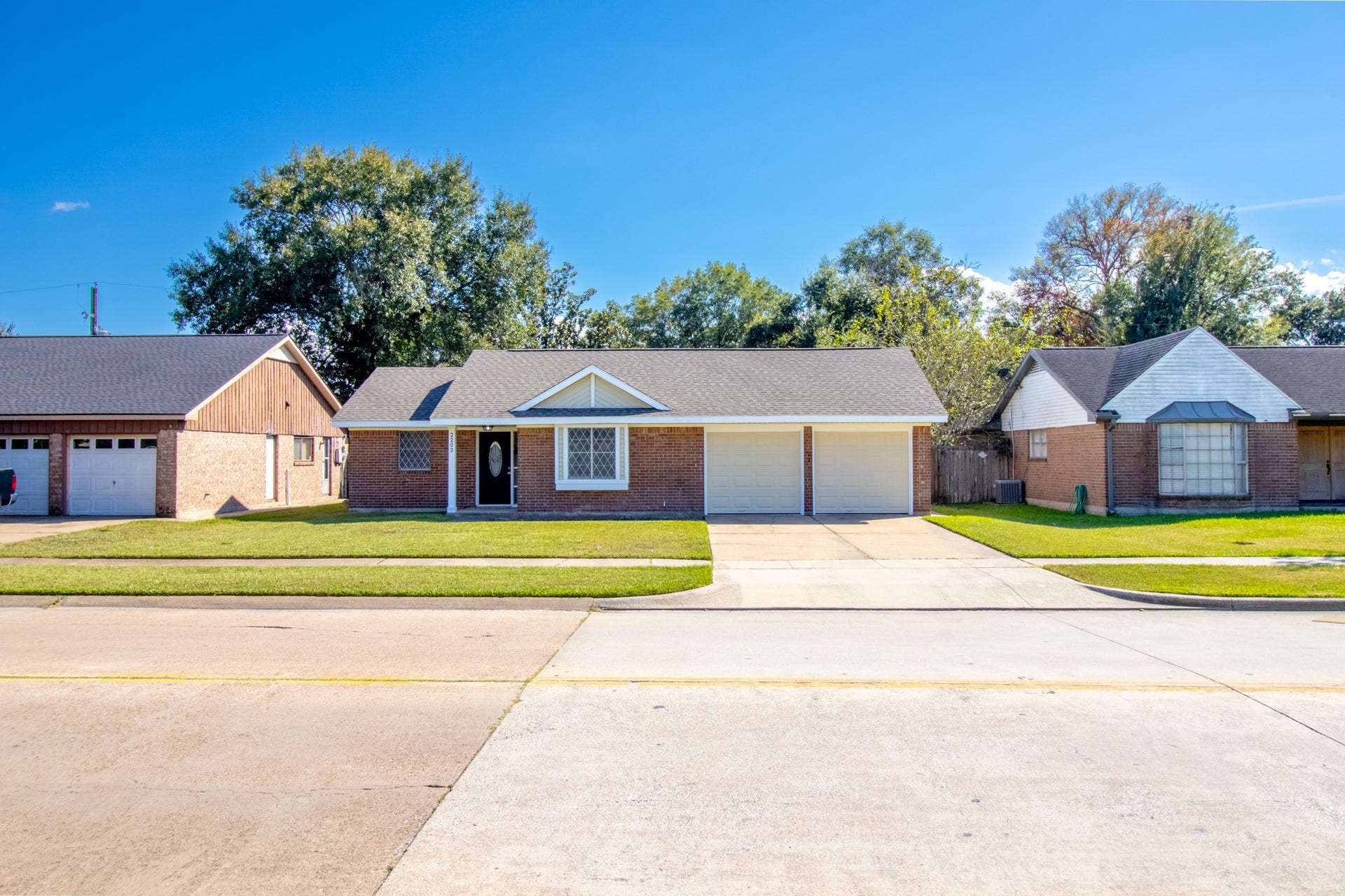 2202 Cherrybrook Lane, Pasadena, TX 77502