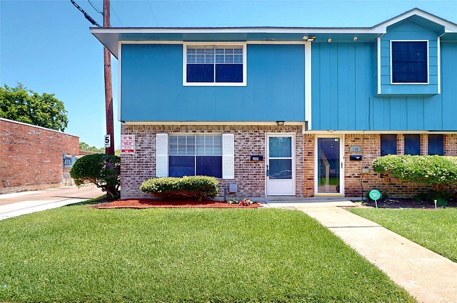 Property photo for 210 W G Street, La Porte, TX