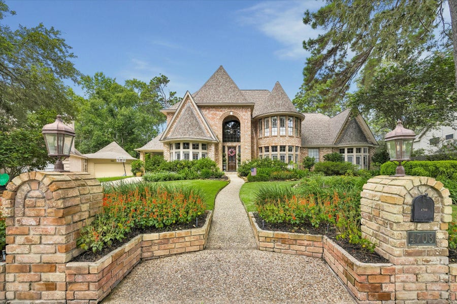 Property photo for 4703 Breezy Point Drive, Kingwood, TX
