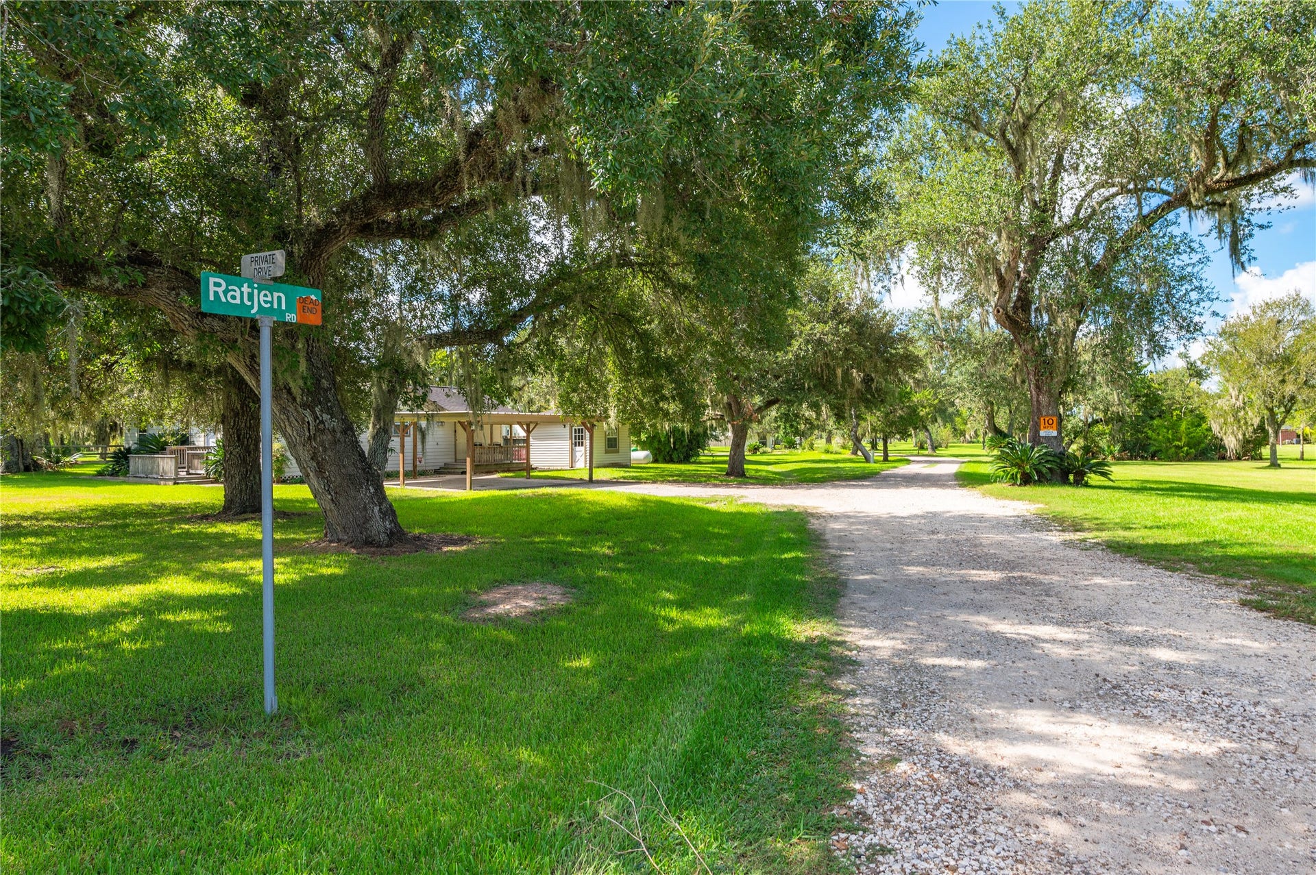 5669 Ratjen Road, Brazoria, TX 77422