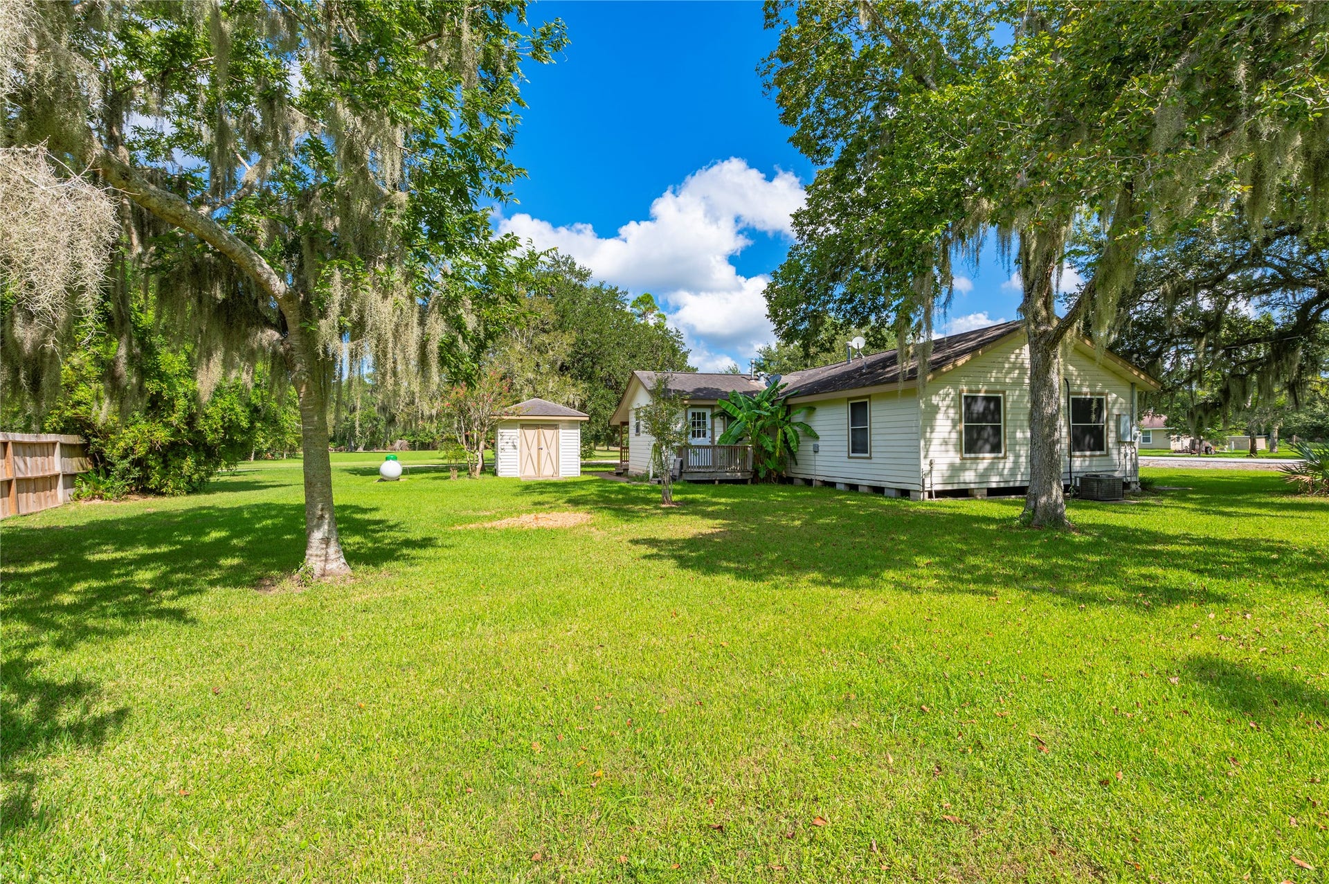 5669 Ratjen Road, Brazoria, TX 77422