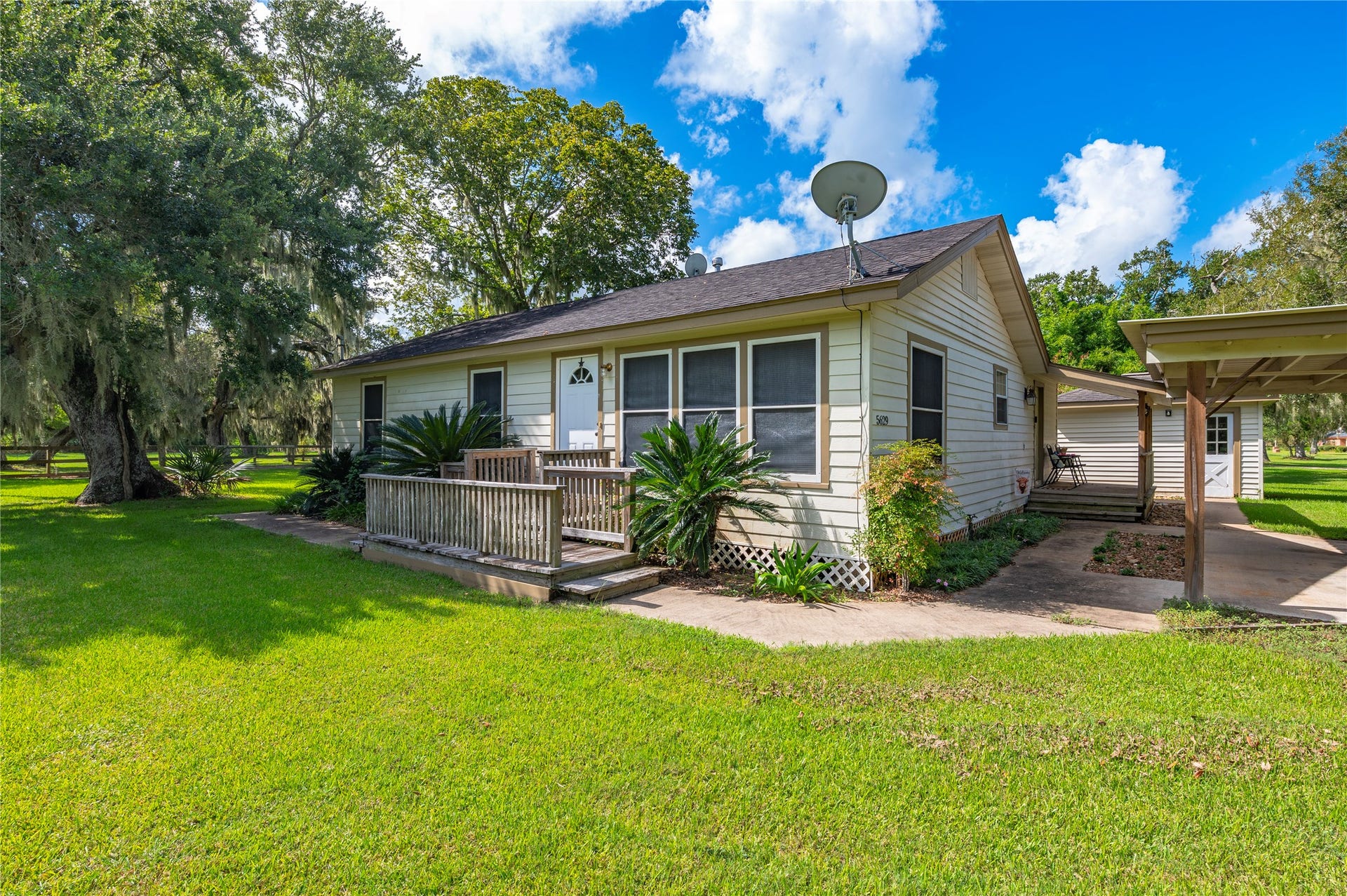 5669 Ratjen Road, Brazoria, TX 77422
